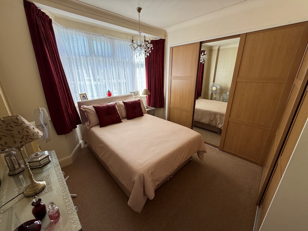 Lot: 1 - GROUND FLOOR TWO-BEDROOM MAISONETTE WITH REAR GARDEN - Bedroom with fitted wardrobes